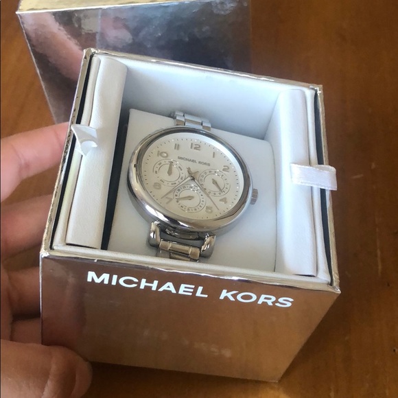 Brand new In box Michael Kors watch main image 8
